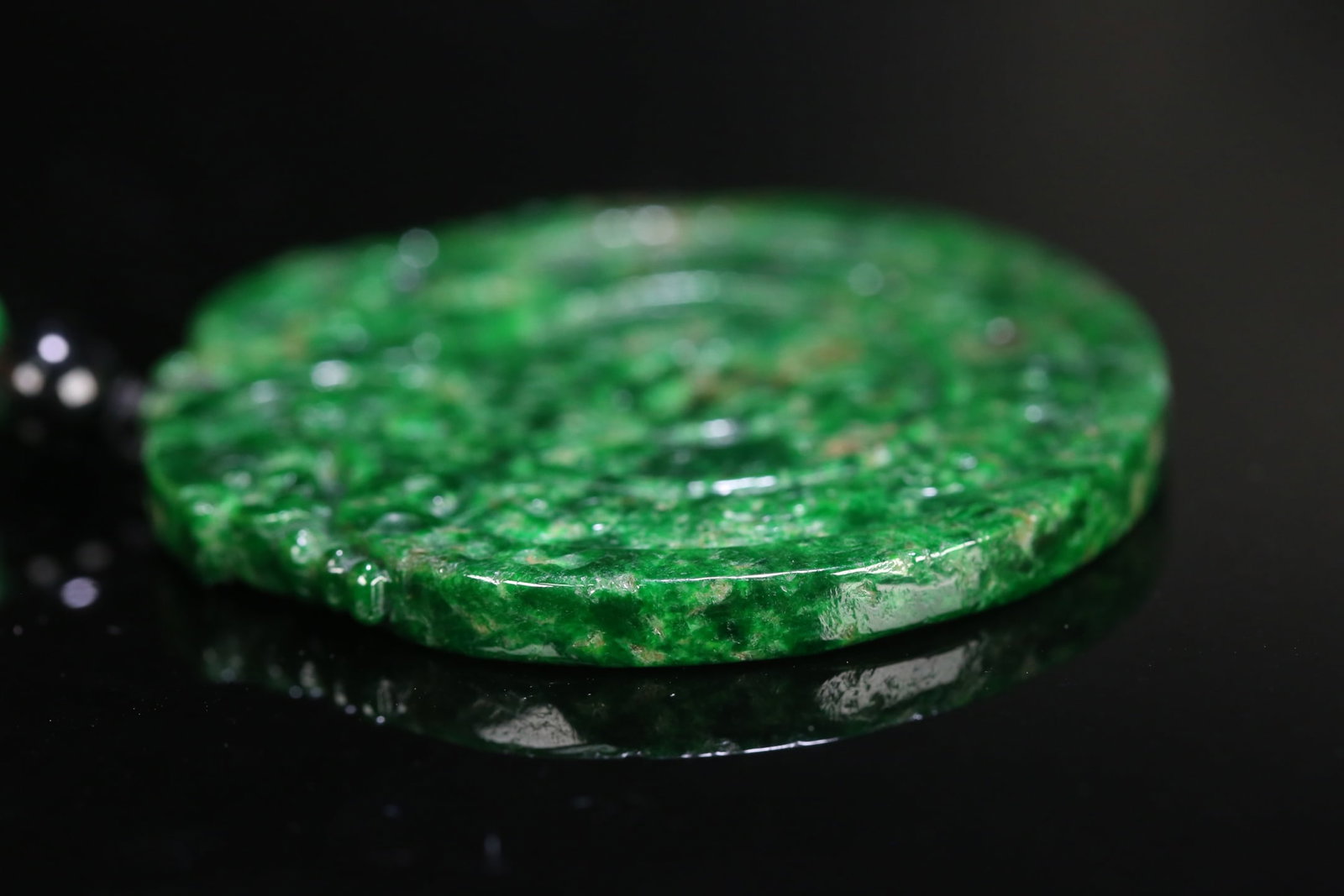 An Exquisite Jadeite Auspicious Cloud Pattern Pendant - 4