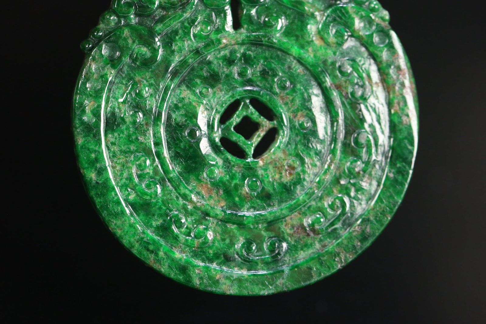 An Exquisite Jadeite Auspicious Cloud Pattern Pendant - 5