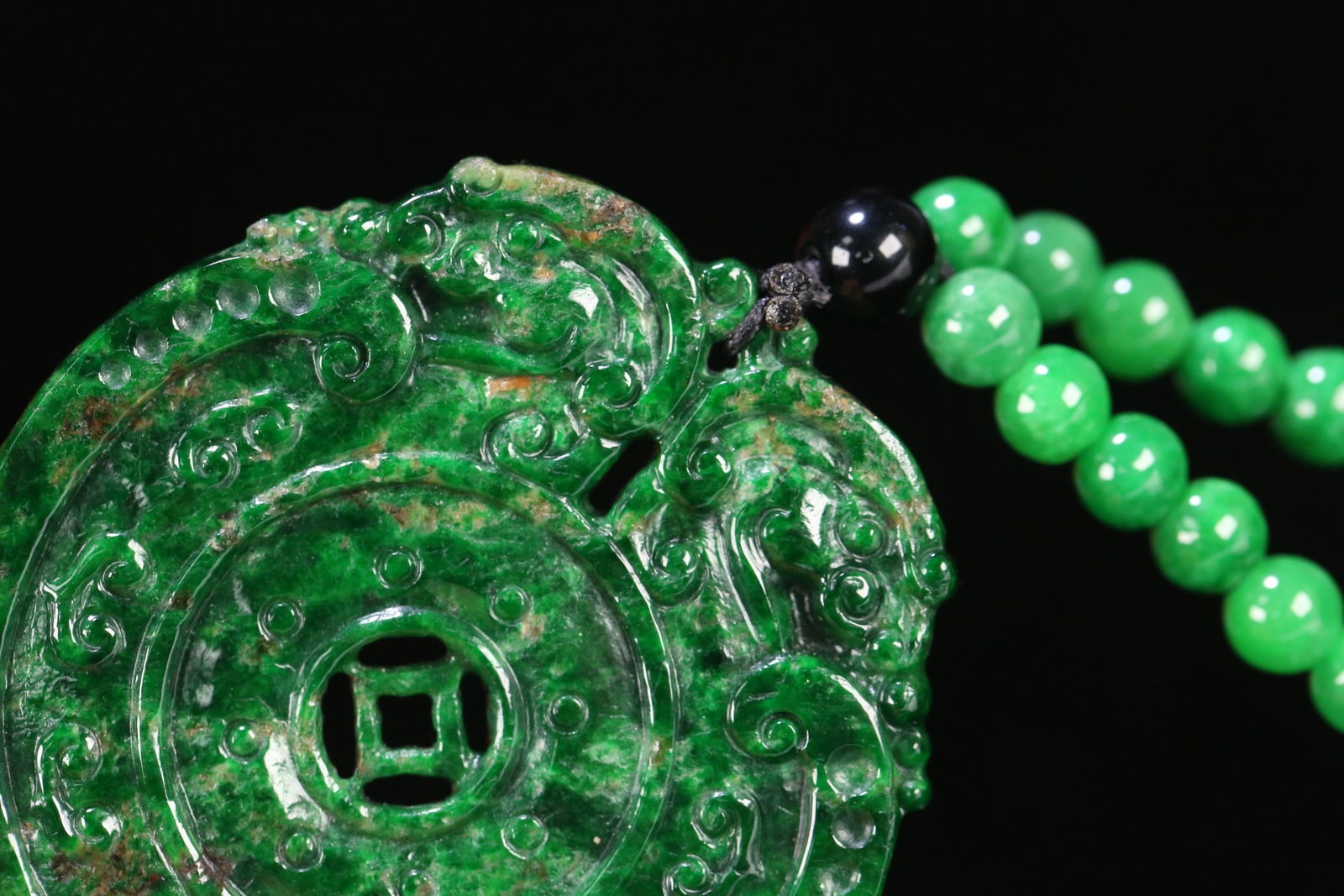 An Exquisite Jadeite Auspicious Cloud Pattern Pendant - 6