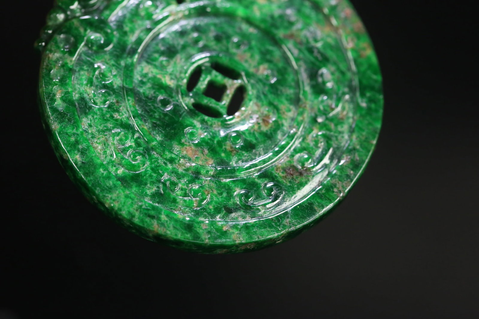 An Exquisite Jadeite Auspicious Cloud Pattern Pendant - 8