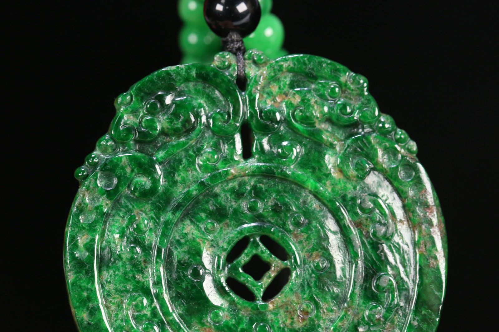An Exquisite Jadeite Auspicious Cloud Pattern Pendant - 9