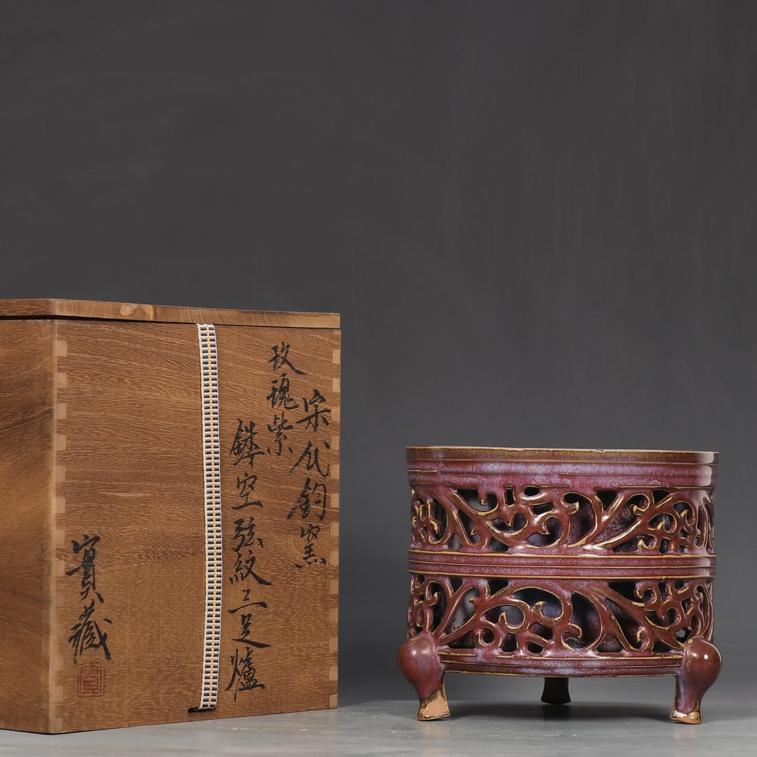 An Exquisite Jun yao Purple Glazed Tripod Censer: An Exquisite Jun yao Purple Glazed Tripod Censer Song Dynasty, China Size:15.3cmx18cm (The Dimensions Of All Batches Are Manually Measured.If You Need More Detailed Information, Please Contact Our Cus
