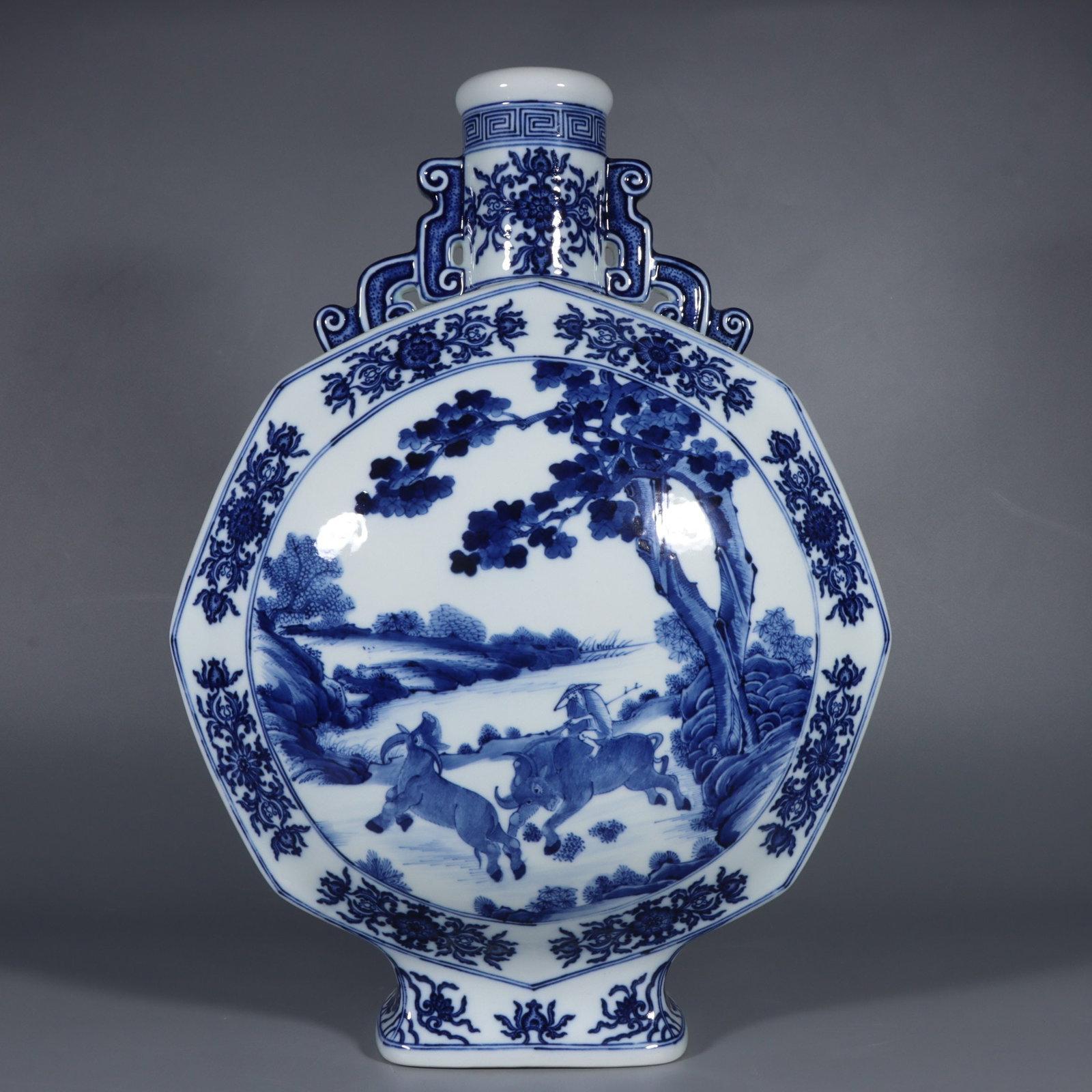An Exquisite Blue and White Flower Pattern Character and Story Pattern Double-Ears Vase (1 of 9)