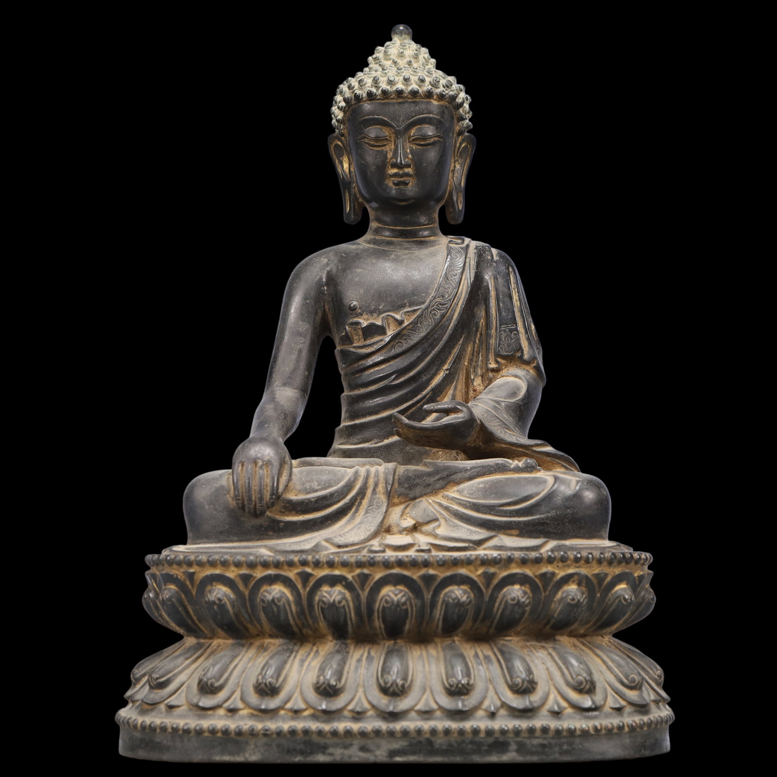 An Exquisite Bronze Statue of Sakyamuni: An Exquisite Bronze Statue of Sakyamuni Ming Dynasty, China Size:19cmx14cmx28cm Weight:3650g (The Dimensions Of All Batches Are Manually Measured.If You Need More Detailed Information, Please Contact 