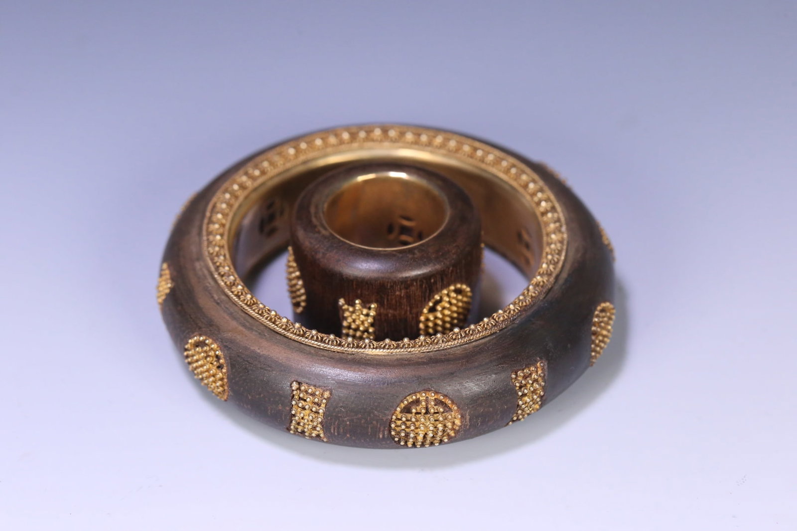 An Exquisite Eaglewood Covered silver-gilt Bracelets: An Exquisite Eaglewood Covered silver-gilt Bracelets Qing Dynasty, China Size:2.2cmx2.8cm Size:6cmx1.5cmx2.3cm Weight:125g (The Dimensions Of All Batches Are Manually Measured.If You Need More Detaile