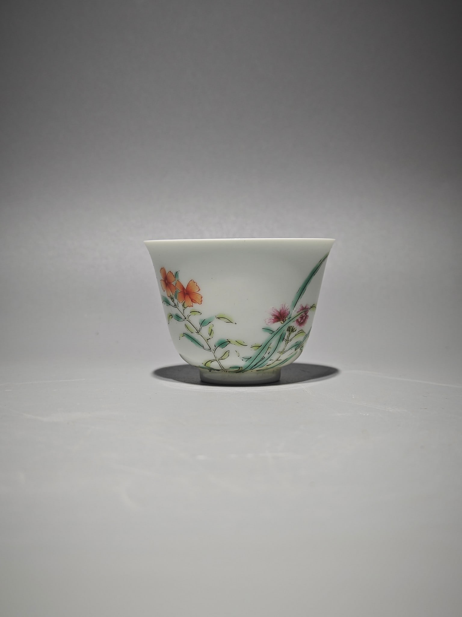 An Exquisite Famille-Rose Flower Pattern Cup: An Exquisite Famille-Rose Flower Pattern Cup Qing Dynasty, China Yongzheng Six-character Mark Size:5cmcmx6.8cm (The Dimensions Of All Batches Are Manually Measured.If You Need More Detailed Informatio