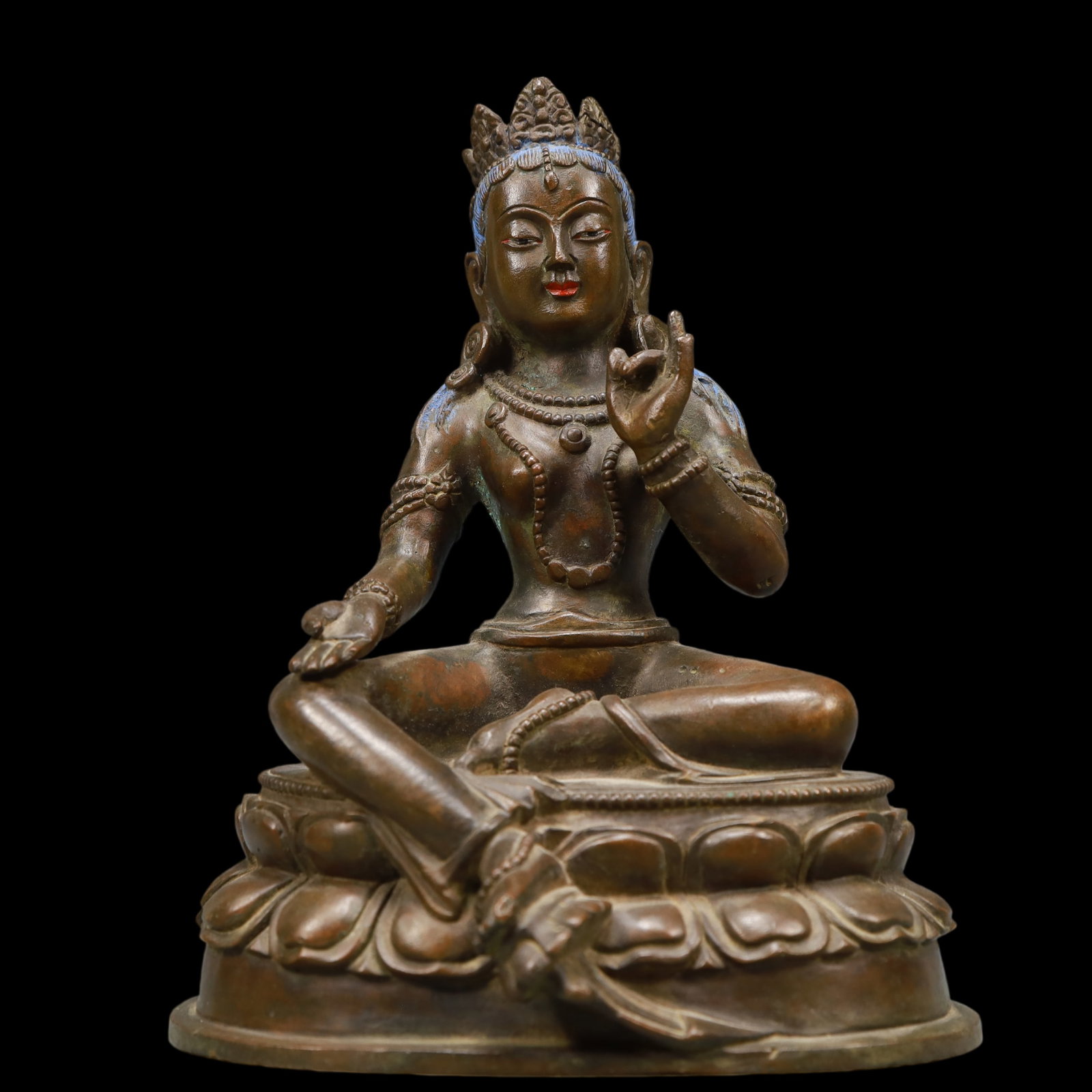 A Exquisite Coppery Statue of Avalokitesvara: A Exquisite Coppery Statue of Avalokitesvara Ming Dynasty, China Size:16.5cmx13cmx21cm Weight:2500g (The Dimensions Of All Batches Are Manually Measured.If You Need More Detailed Information, Please