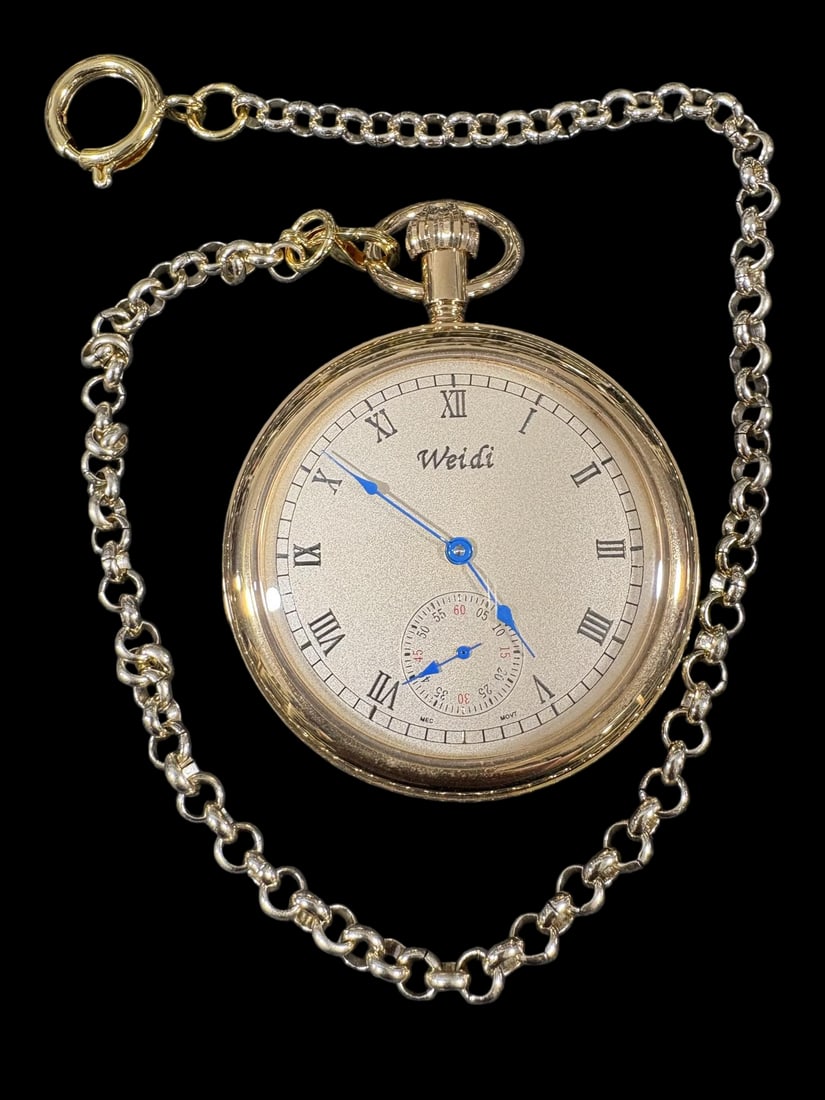 An Exquisite Gilt Bronze Clock: An Exquisite Gilt Bronze Clock Qing Dynasty, China Size:5.1cm Weight:89g (The Dimensions Of All Batches Are Manually Measured.If You Need More Detailed Information, Please Contact Our Customer Service