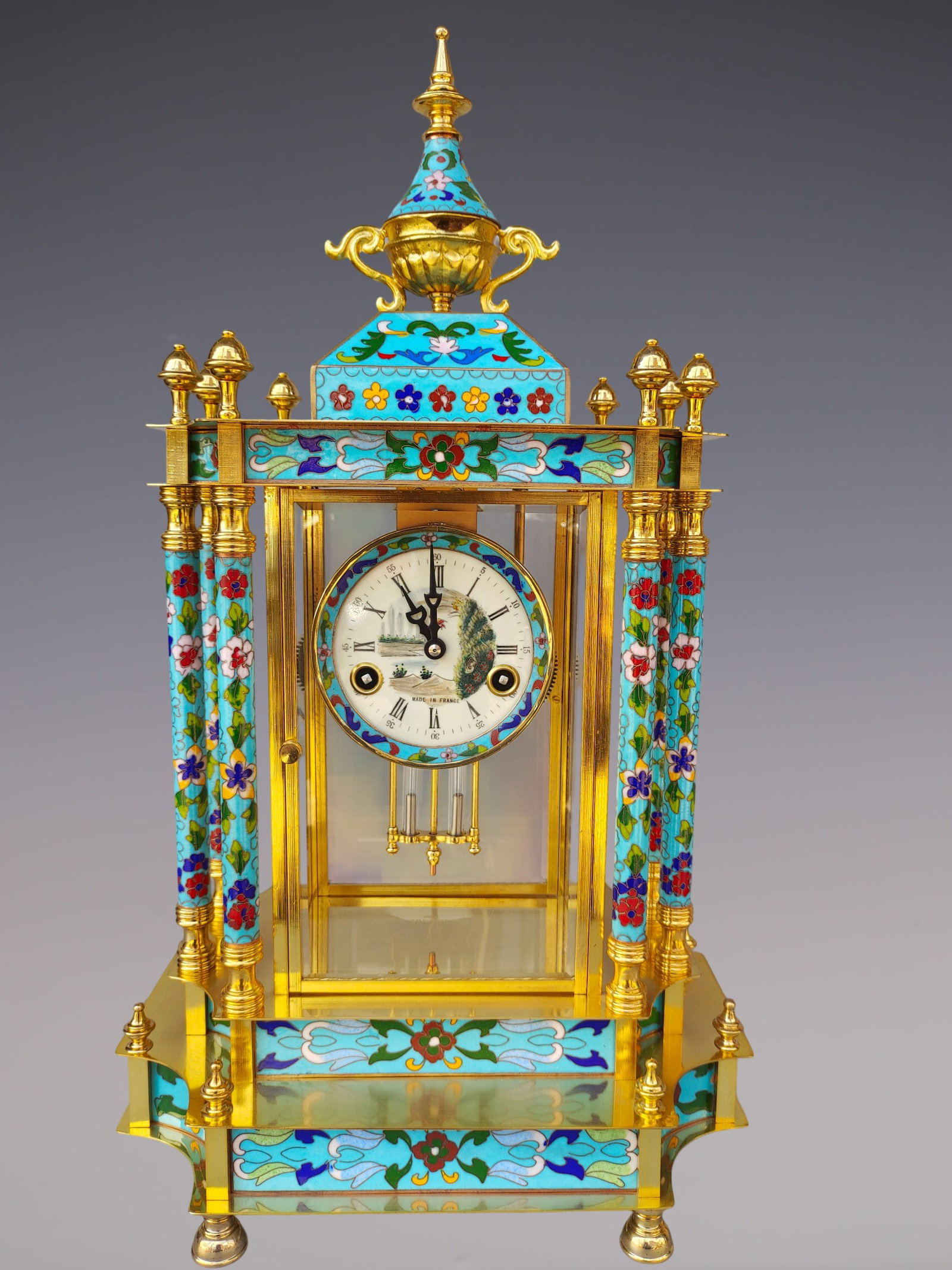An Exquisite Gilt Bronze Lotus Pattern Clock: An Exquisite Gilt Bronze Lotus Pattern Clock Qing Dynasty, China Size:55cmx33cmx26cm (The Dimensions Of All Batches Are Manually Measured.If You Need More Detailed Information, Please Contact Our Cust