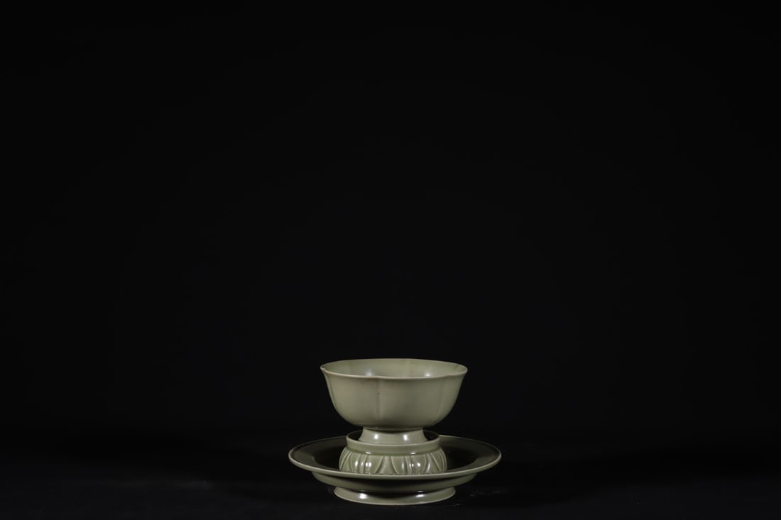 An Exquisite Yue yao Celadon Bowl: An Exquisite Yue yao Celadon Bowl Tang Dynasty, China Size:7.8cmx14cm (The Dimensions Of All Batches Are Manually Measured.If You Need More Detailed Information, Please Contact Our Customer Service Be