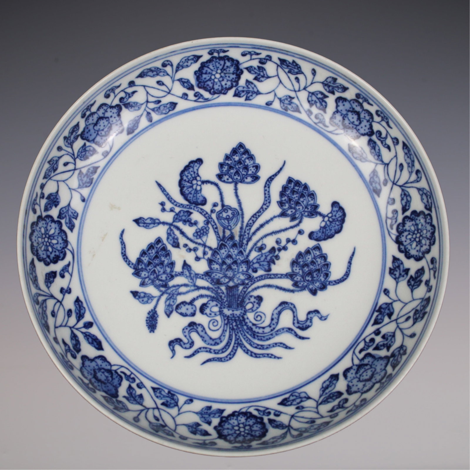 An Exquisite Blue and White Lotus Pattern Plate: An Exquisite Blue and White Lotus Pattern Plate Qing Dynasty, China Qianlong Six-character Mark Size:19cmx9cm (The Dimensions Of All Batches Are Manually Measured.If You Need More Detailed Information