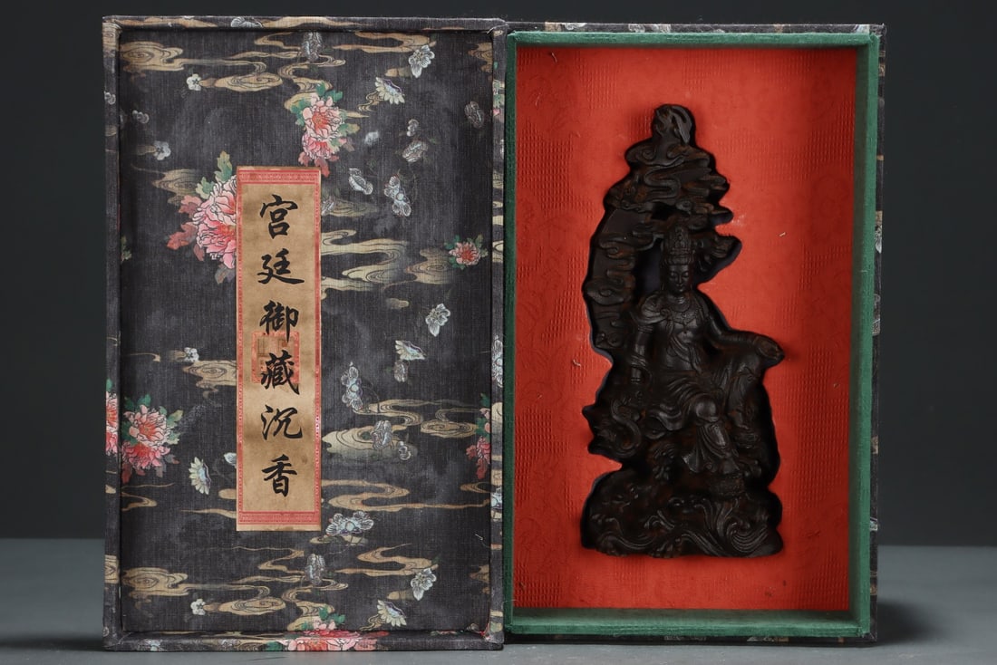 An Exquisite Eaglewood Statue of Avalokitesvara Ornament: An Exquisite Eaglewood Statue of Avalokitesvara Ornament Qing Dynasty, China Size:11.5cmx6.3cmx26.5cm (The Dimensions Of All Batches Are Manually Measured.If You Need More Detailed Information, Please