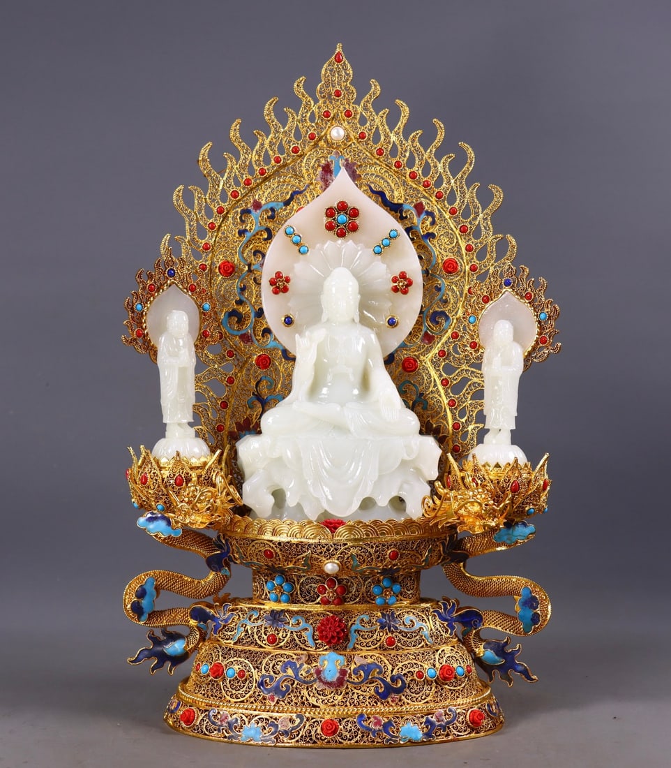 A Set of Fine Gilt Bronze Inlaid White Jade Buddha Statue: A Set of Fine Gilt Bronze Inlaid White Jade Buddha Statue Qing Dynasty, China Qianlong Four-character Mark Size:36.5cmx23cmx12cm Weight:2287g (The Dimensions Of All Batches Are Manually Measured.If Yo