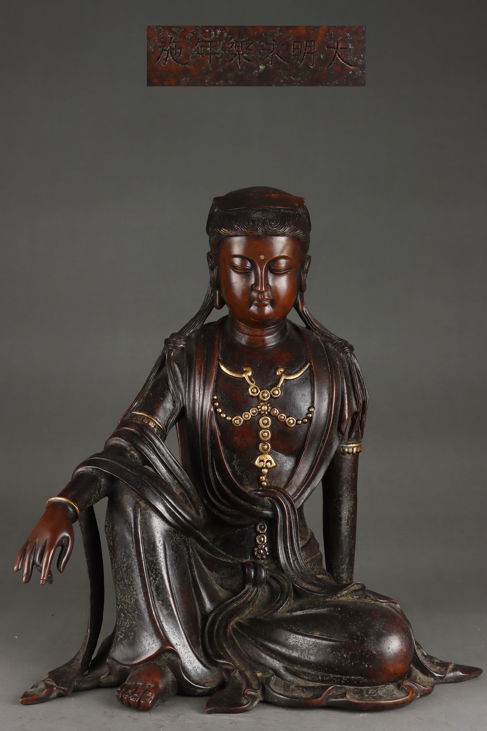 An Exquisite Gilt Bronze Statue of Avalokitesvara (1 of 9)