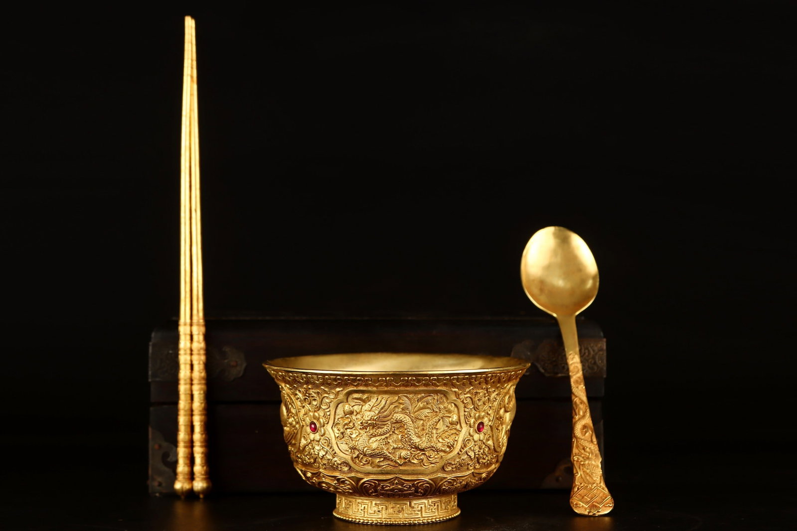A Set of Fine Gilt Bronze Inlaid Gems Dragon Pattern Tableware: A Set of Fine Gilt Bronze Inlaid Gems Dragon Pattern Tableware Qing Dynasty, China Qianlong Four-character Mark Size:12.5cm Weight:472g Size:24cm Weight:94g Size:17cm Weight:54g (The Dimensions Of All