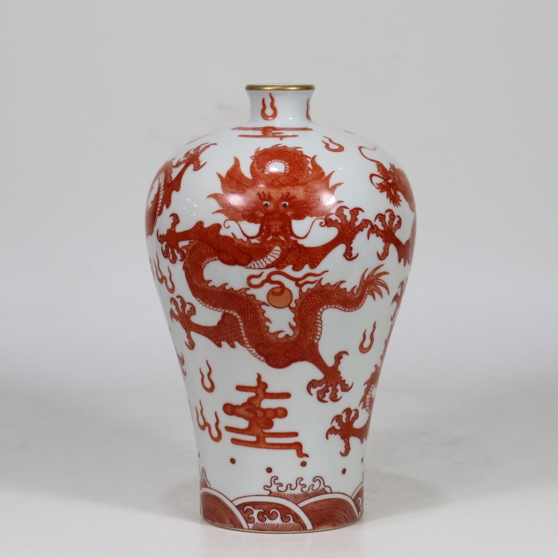 An Exquisite Iron-Red Dragon Pattern Vase: An Exquisite Iron-Red Dragon Pattern Vase Qing Dynasty, China Yongzheng Six-character Mark Size:21.8cmx12.5cm (The Dimensions Of All Batches Are Manually Measured.If You Need More Detailed Information
