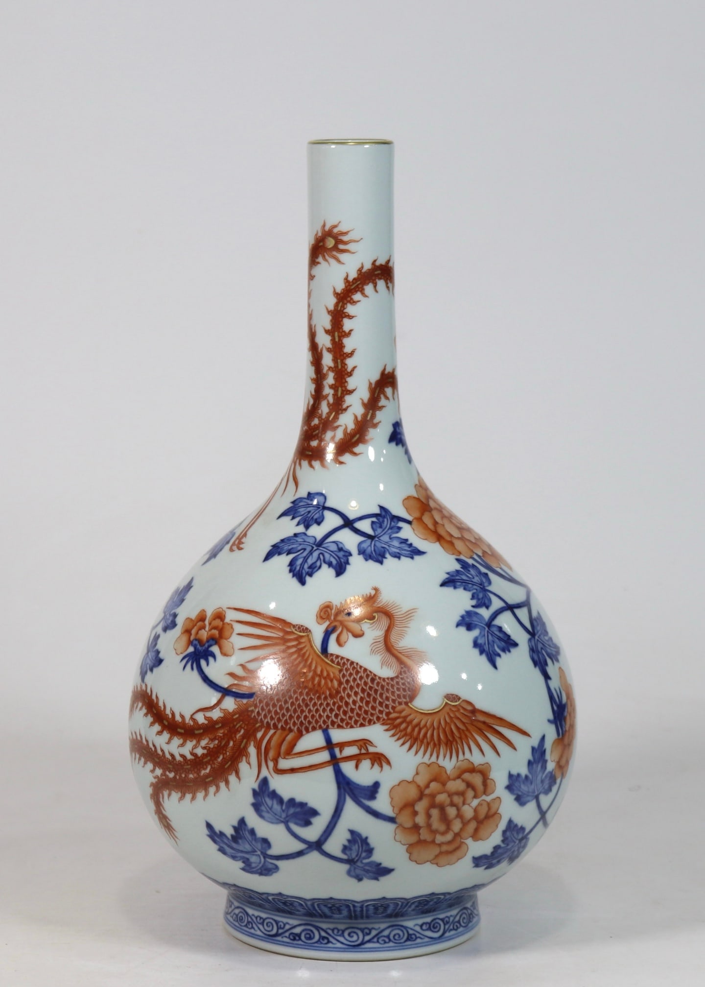 An Exquisite Blue and White Iron-Red Painted Gold Phoenix Pattern Lotus Pattern Vase: An Exquisite Blue and White Iron-Red Painted Gold Phoenix Pattern Lotus Pattern Vase Qing Dynasty, China Qianlong Six-character Mark Size:36cmx19cm (The Dimensions Of All Batches Are Manually Measured