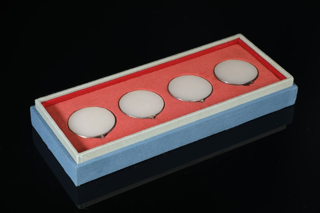 A Set of Fine White Jade Auspicious Beast Pattern Brand: A Set of Fine White Jade Auspicious Beast Pattern Brand Qing Dynasty, China Size:5.5cm Weight:32g (The Dimensions Of All Batches Are Manually Measured.If You Need More Detailed Information, Please Con
