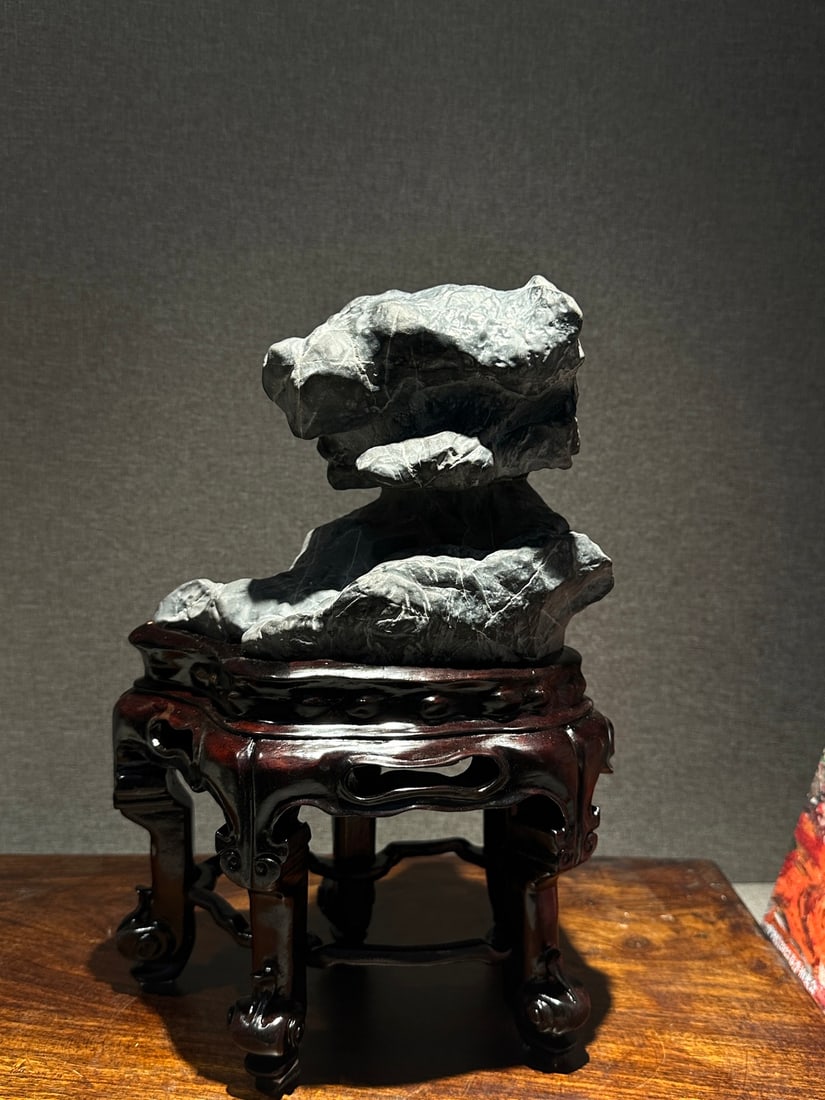 An Exquisite Lingbi Stone Ornament: An Exquisite Lingbi Stone Ornament Qing Dynasty, China Size:32cmx22cmx15cm (The Dimensions Of All Batches Are Manually Measured.If You Need More Detailed Information, Please Contact Our Customer Servi