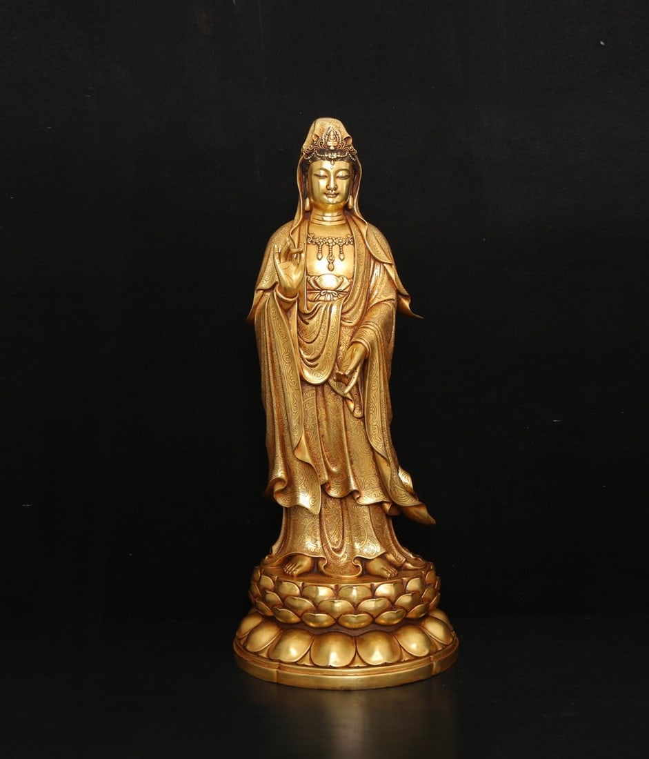 An Exquisite Gilt Bronze Statue of Avalokitesvara Ornament (1 of 9)
