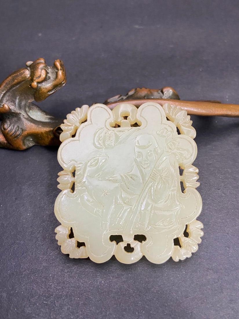 An Exquisite White Jade Character and Story Pattern Brand: An Exquisite White Jade Character and Story Pattern Brand Qing Dynasty, China Size:5.4cmx4.8cmx0.5cm Weight:31g (The Dimensions Of All Batches Are Manually Measured.If You Need More Detailed Informati