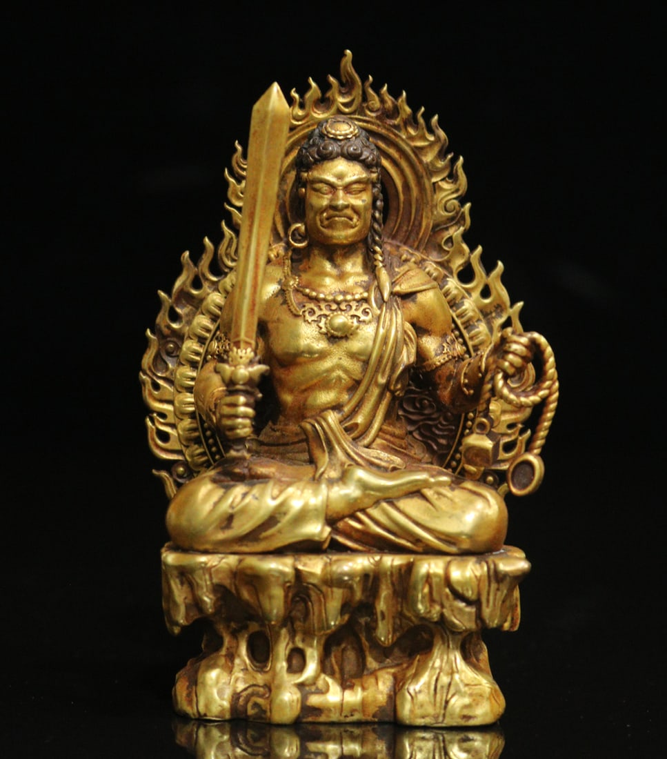 An Exquisite Gilt Bronze Statue of Bodhisattva Ornament: An Exquisite Gilt Bronze Statue of Bodhisattva Ornament Ming Dynasty, China Size:10cmx6.5cm Weight:389g (The Dimensions Of All Batches Are Manually Measured.If You Need More Detailed Information,
