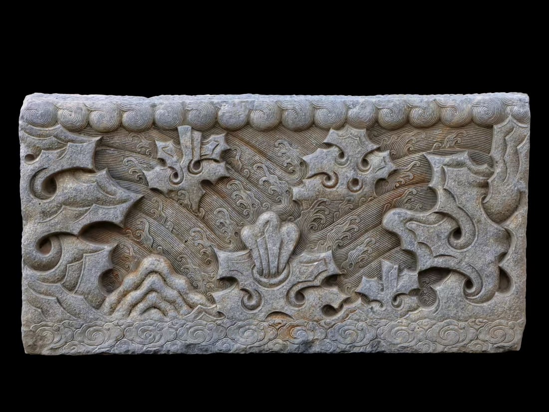 An Exquisite Limestone Seawater Pattern Ornament: An Exquisite Limestone Seawater Pattern Ornament Qing Dynasty, China Size:45cmx89cmx20cm (The Dimensions Of All Batches Are Manually Measured.If You Need More Detailed Information, Please Contact Our