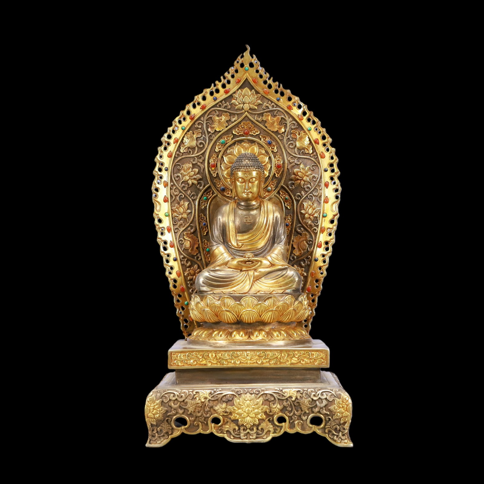 A Exquisite Gilt Silver Statue of Sakyamuni: A Exquisite Gilt Silver Statue of Sakyamuni Ming Dynasty, China Yongle Six-character Mark Size:16cmx15cmx33cm Weight:2500g (The Dimensions Of All Batches Are Manually Measured.If You Need More