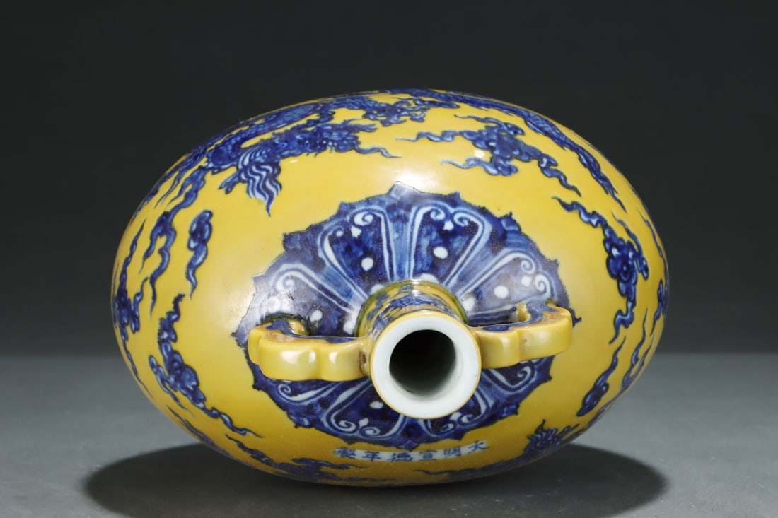 An Exquisite Blue and White Seawater Pattern Auspicious Cloud Pattern Dragon Pattern Double-Ears - 4