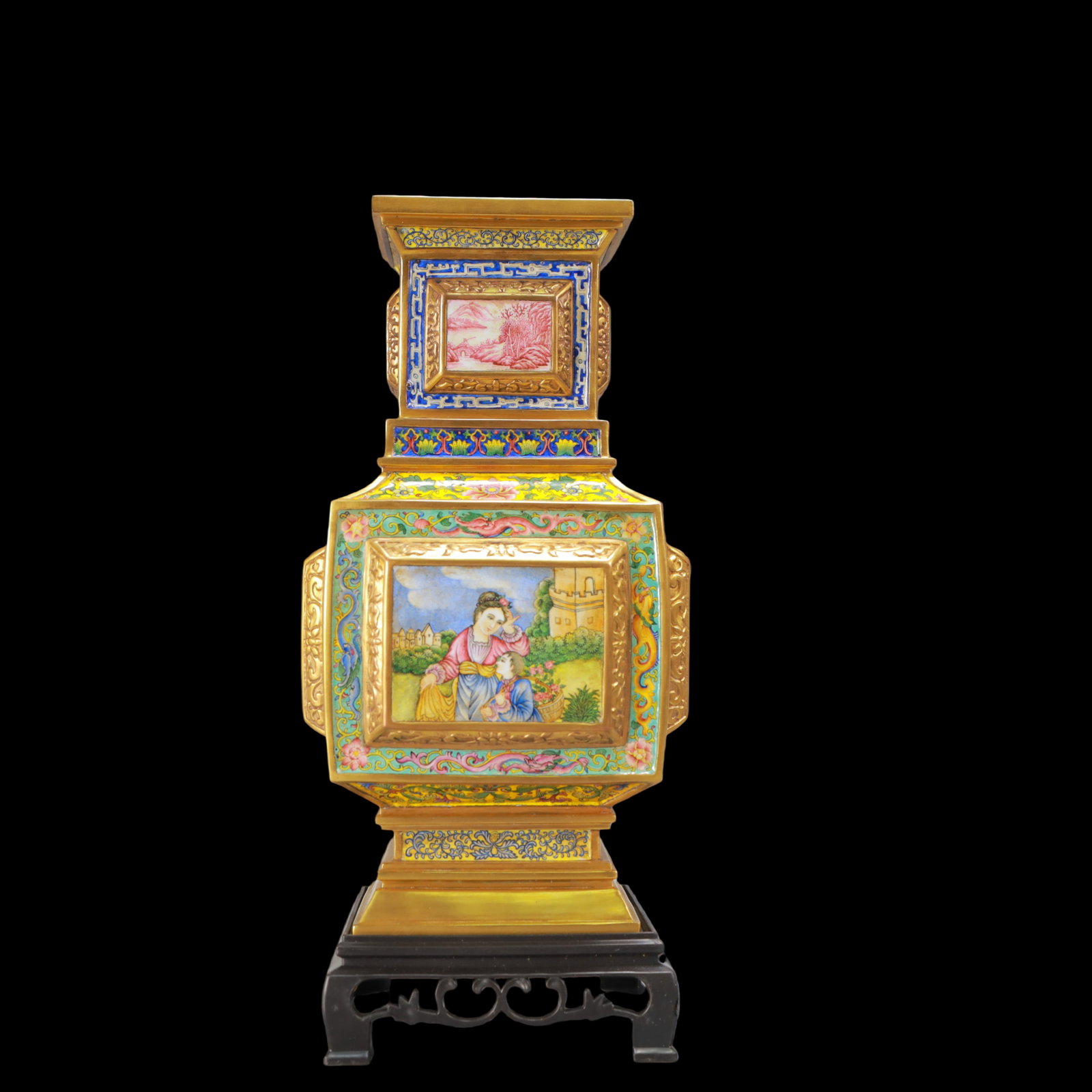A Exquisite Coppery Enamel Lotus Pattern Character and Story Pattern Vase: A Exquisite Coppery Enamel Lotus Pattern Character and Story Pattern Vase Qing Dynasty, China Qianlong Four-character Mark Size:12cmx22cm Weight:1450g (The Dimensions Of All Batches Are Manually