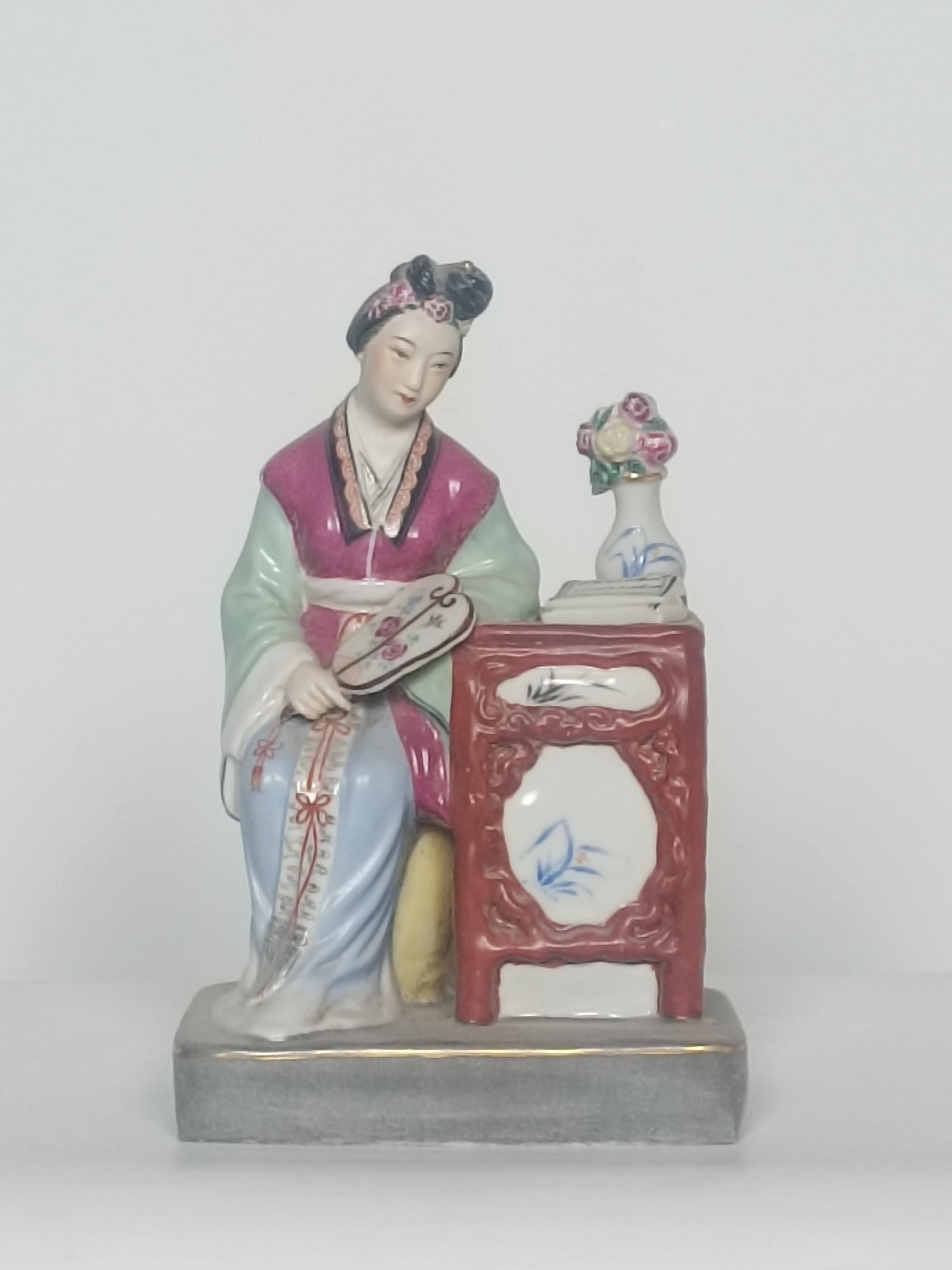 An Exquisite Famille-Rose Woman Ornament: An Exquisite Famille-Rose Woman Ornament Modern Time of China Size:23cmx14.5cmx10.5cm (The Dimensions Of All Batches Are Manually Measured.If You Need More Detailed Information, Please Contact Our