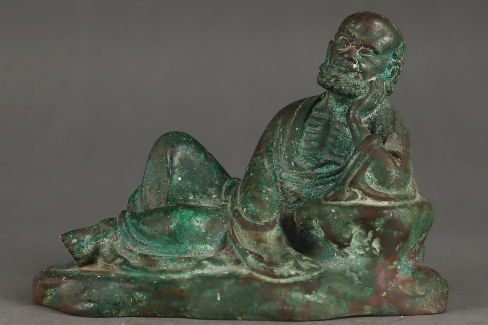 An Exquisite Bronze Statue of Dharma: An Exquisite Bronze Statue of Dharma Ming Dynasty, China Size:12cmx15.6cm Weight:1100g (The Dimensions Of All Batches Are Manually Measured.If You Need More Detailed Information, Please Contact Our Cu
