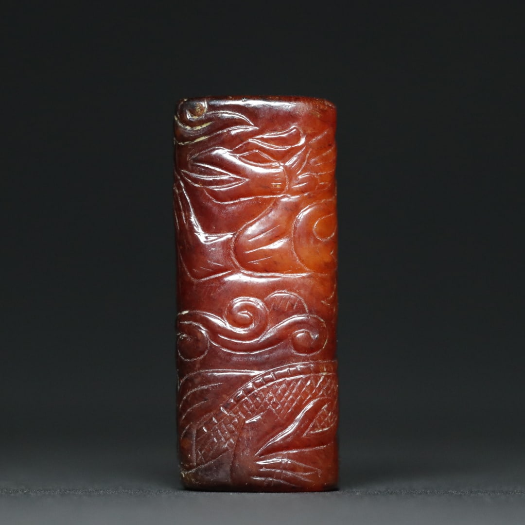 An Exquisite White Jade Dragon Pattern Pendant: An Exquisite White Jade Dragon Pattern Pendant Han Dynasty, China Size:4.8cmx2cmx1.7cm Weight:38.5g (The Dimensions Of All Batches Are Manually Measured.If You Need More Detailed Information, Please