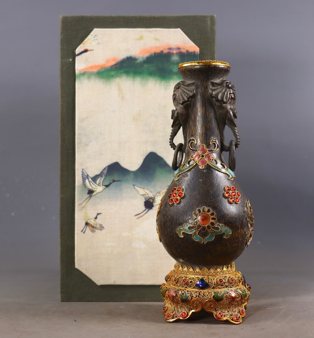 An Exquisite Gilt Bronze Inlaid Gems Double-Ears Vase: An Exquisite Gilt Bronze Inlaid Gems Double-Ears Vase Qing Dynasty, China Qianlong Four-character Mark Size:22.5cmx8.5cm Weight:674g (The Dimensions Of All Batches Are Manually Measured.If You Need Mo