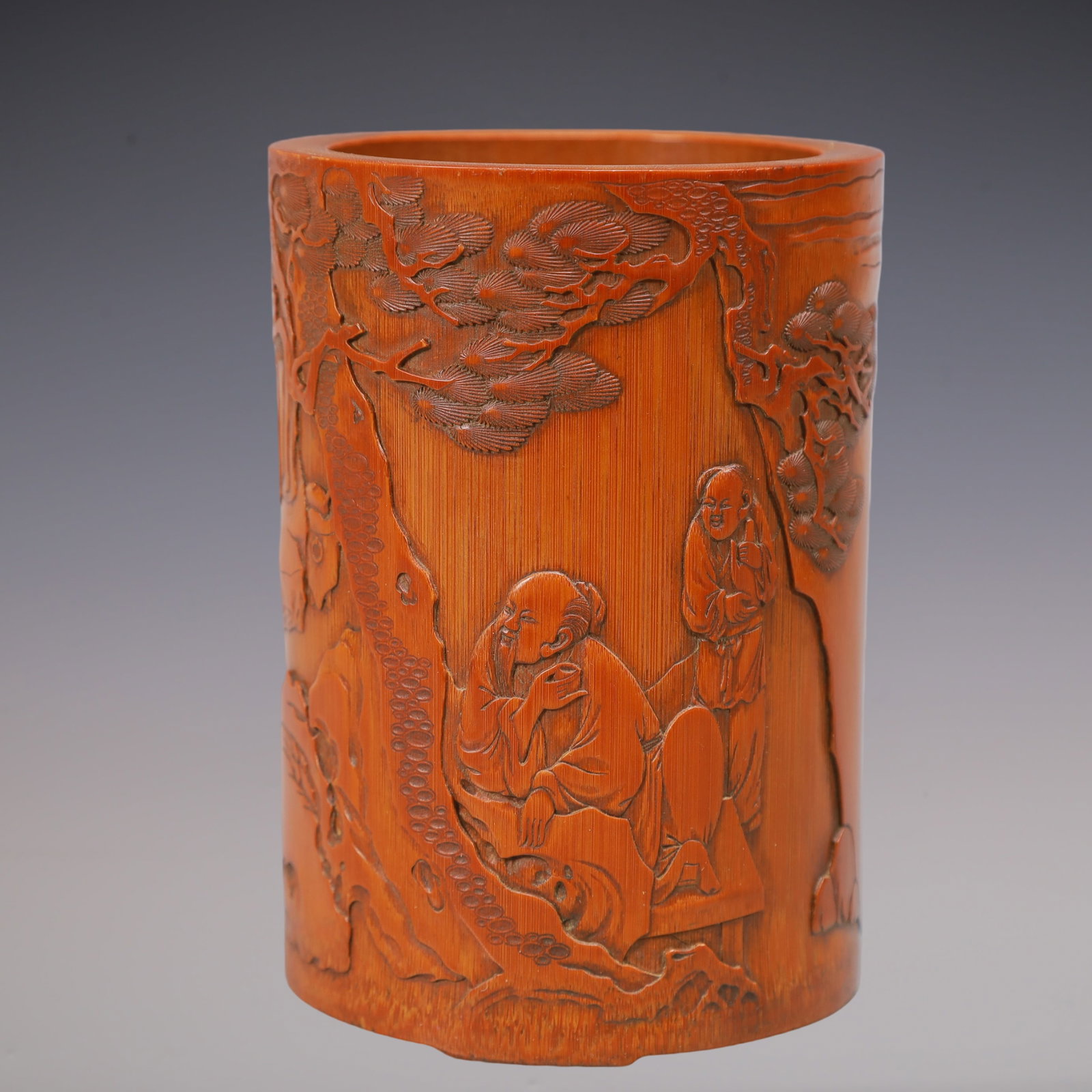 A Exquisite Bamboo Character and Story Pattern Brush Pot: A Exquisite Bamboo Character and Story Pattern Brush Pot Qing Dynasty, China Size:9.5cmx14cm Weight:300g (The Dimensions Of All Batches Are Manually Measured.If You Need More Detailed Information, Ple
