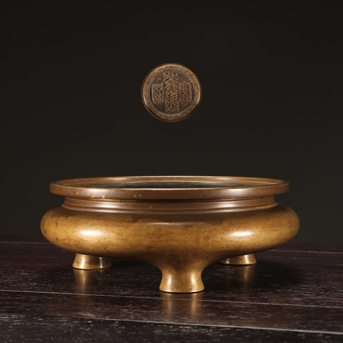 An Exquisite Bronze Tripod Censer: An Exquisite Bronze Tripod Censer Ming Dynasty, China Size:6.2cmx17.6cm Weight:1700g (The Dimensions Of All Batches Are Manually Measured.If You Need More Detailed Information, Please Contact Our Cust