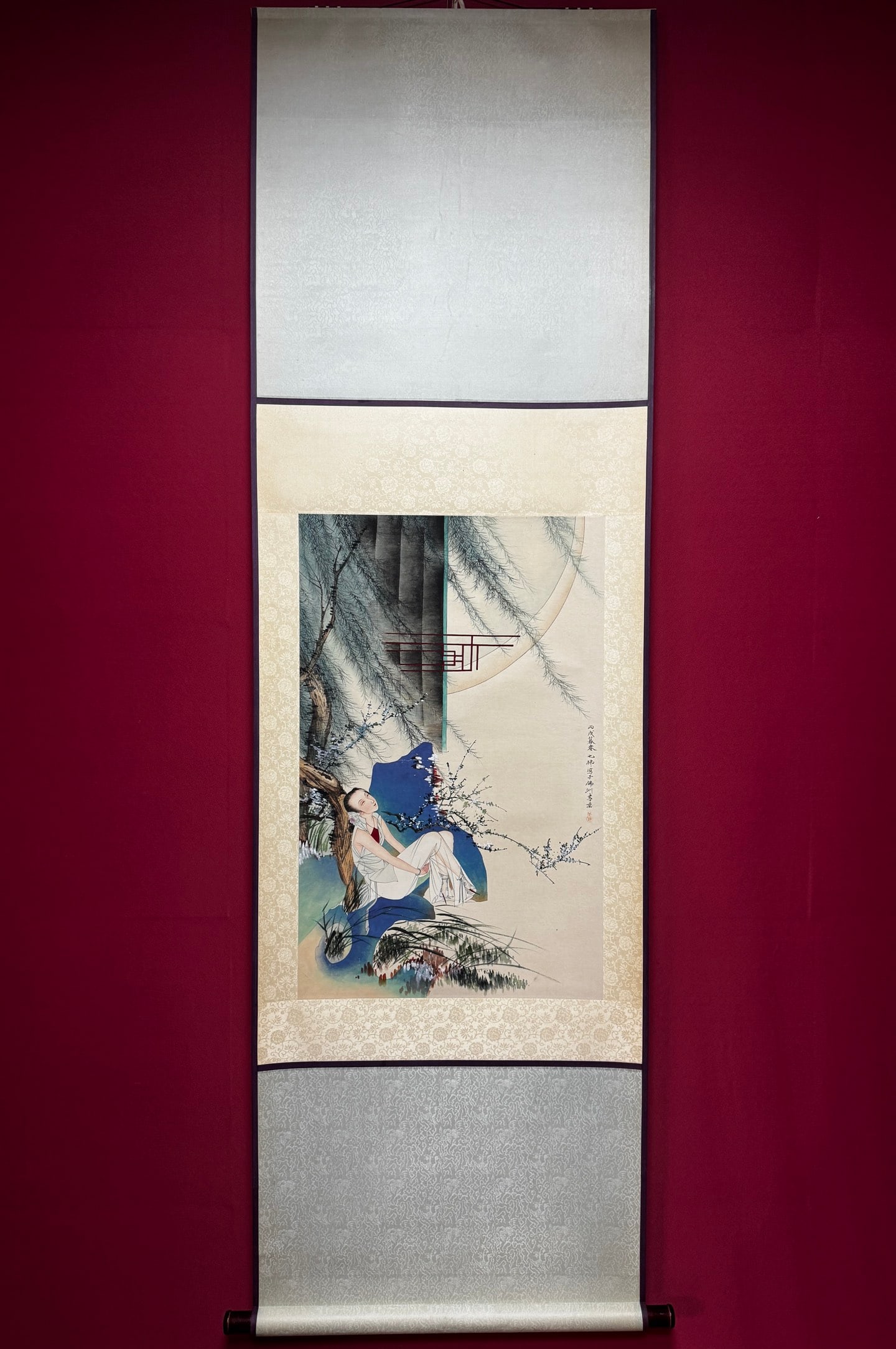 A Chinese Vertical Scroll Ink Painting of Figure on Paper: A Chinese Vertical Scroll Ink Painting of Figure on Paper Hu yefo Without frame Size:52cmx82cm (The Dimensions Of All Batches Are Manually Measured.If You Need More Detailed Information, Please Contac