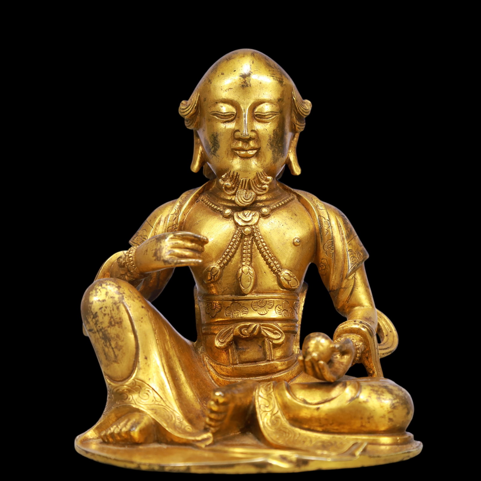 An Exquisite Gilt Bronze Statue of Guru: An Exquisite Gilt Bronze Statue of Guru Ming Dynasty, China Size:9.5cmx9cmx11cm Weight:1050g (The Dimensions Of All Batches Are Manually Measured.If You Need More Detailed Information, Please Contact 
