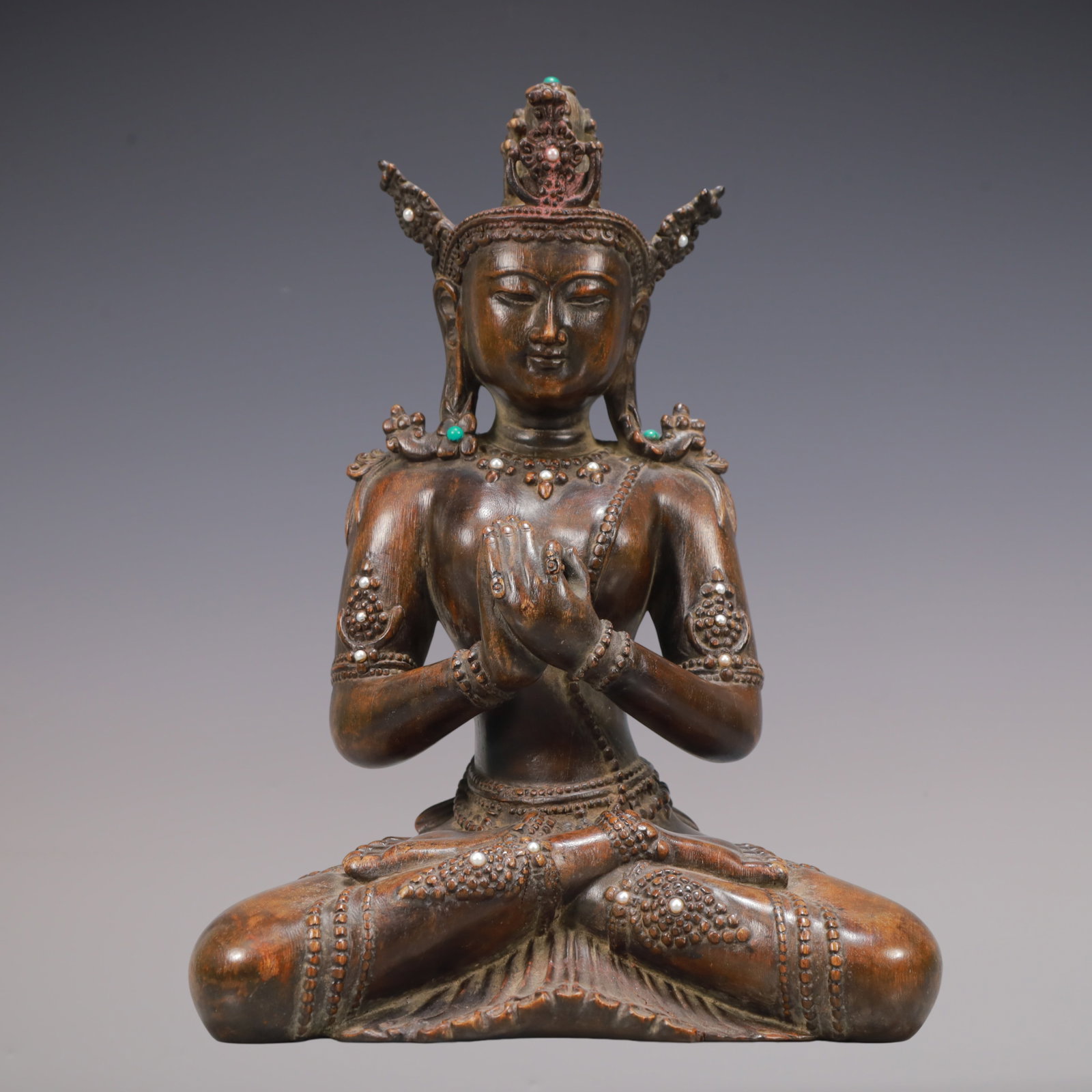 A Exquisite Eaglewood Inlaid Gems Statue of Avalokitesvara Ornament: A Exquisite Eaglewood Inlaid Gems Statue of Avalokitesvara Ornament Qing Dynasty, China Size:21.5cmx12cmx33cm Weight:750g (The Dimensions Of All Batches Are Manually Measured.If You Need More
