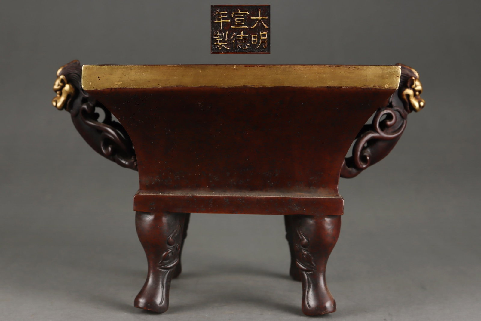 An Exquisite Gilt Bronze Double-Ears Censer: An Exquisite Gilt Bronze Double-Ears Censer Ming Dynasty, China Xuande Six-character Mark Size:13.8cmx16.8cm Weight:3900g (The Dimensions Of All Batches Are Manually Measured.If You Need More Detailed