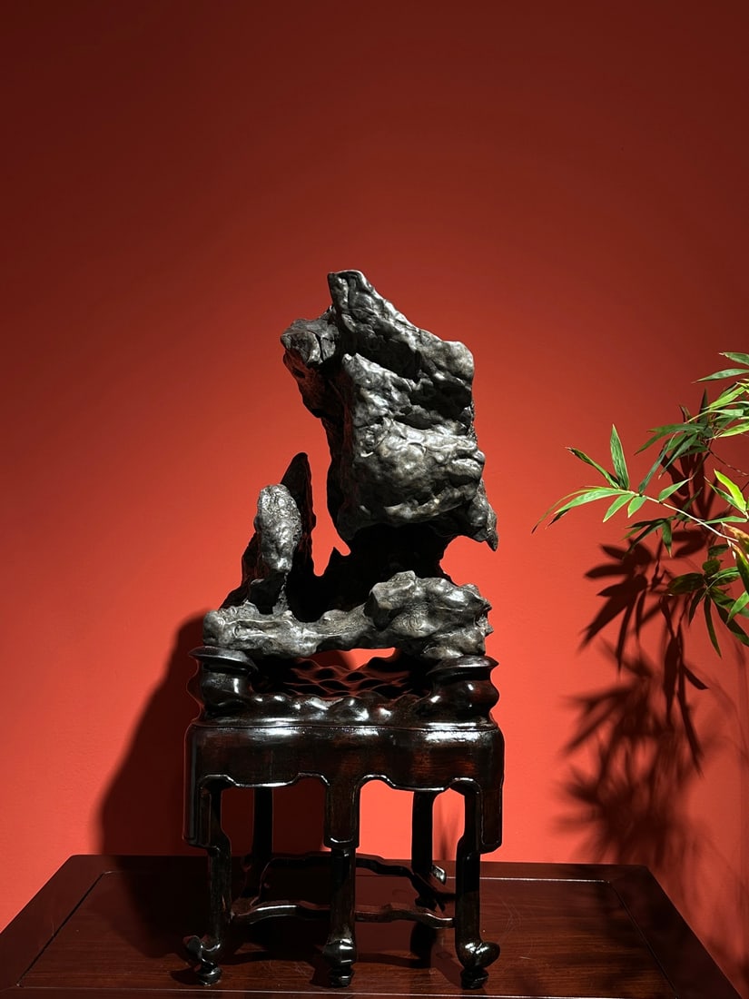 An Exquisite Lingbi Stone Ornament: An Exquisite Lingbi Stone Ornament Qing Dynasty, China Size:62cmx29cmx25cm (The Dimensions Of All Batches Are Manually Measured.If You Need More Detailed Information, Please Contact Our Customer Servi