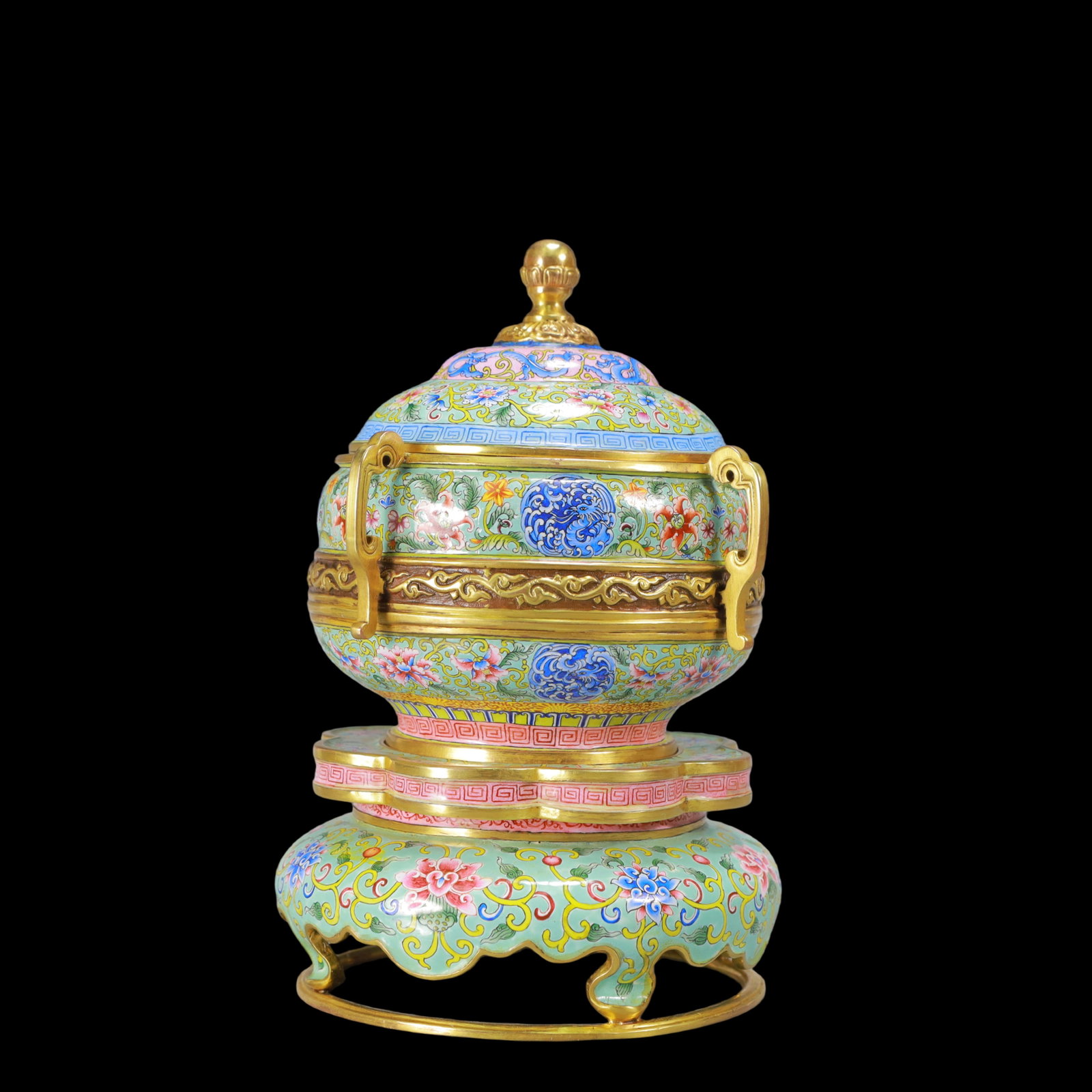 A Exquisite Coppery Enamel Lotus Pattern Censer: A Exquisite Coppery Enamel Lotus Pattern Censer Qing Dynasty, China Qianlong Four-character Mark Size:12cmx20cm Weight:1250g (The Dimensions Of All Batches Are Manually Measured.If You Need More Detai
