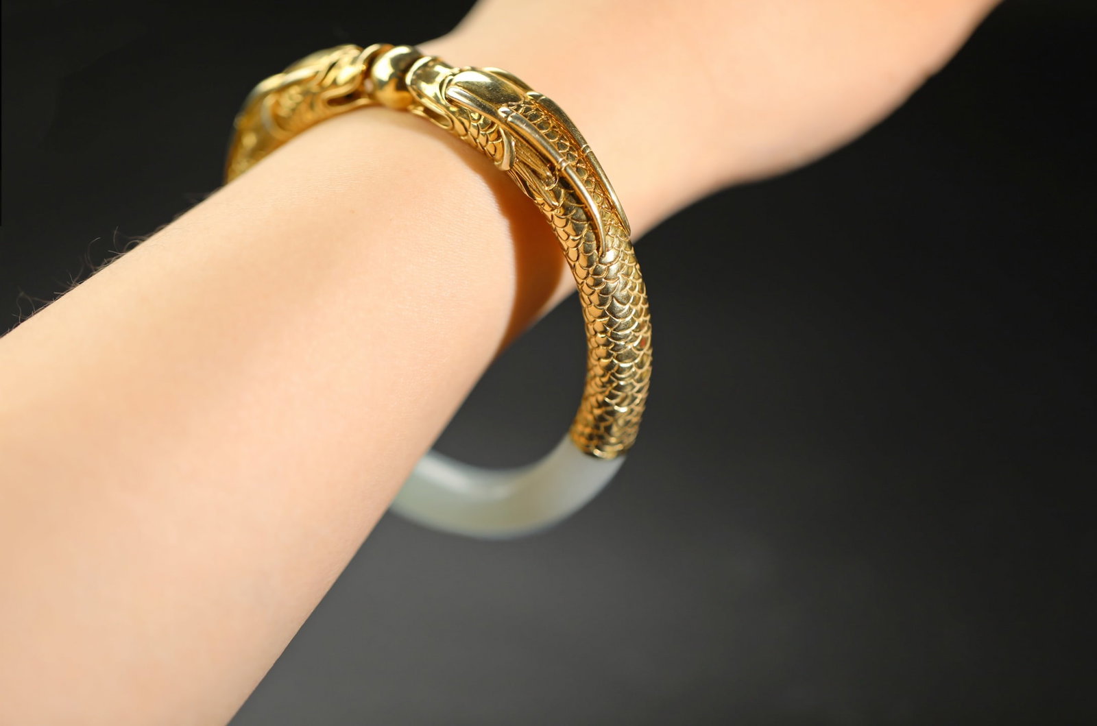 An Exquisite Gilt Silver Dragon Pattern Bracelets - 10