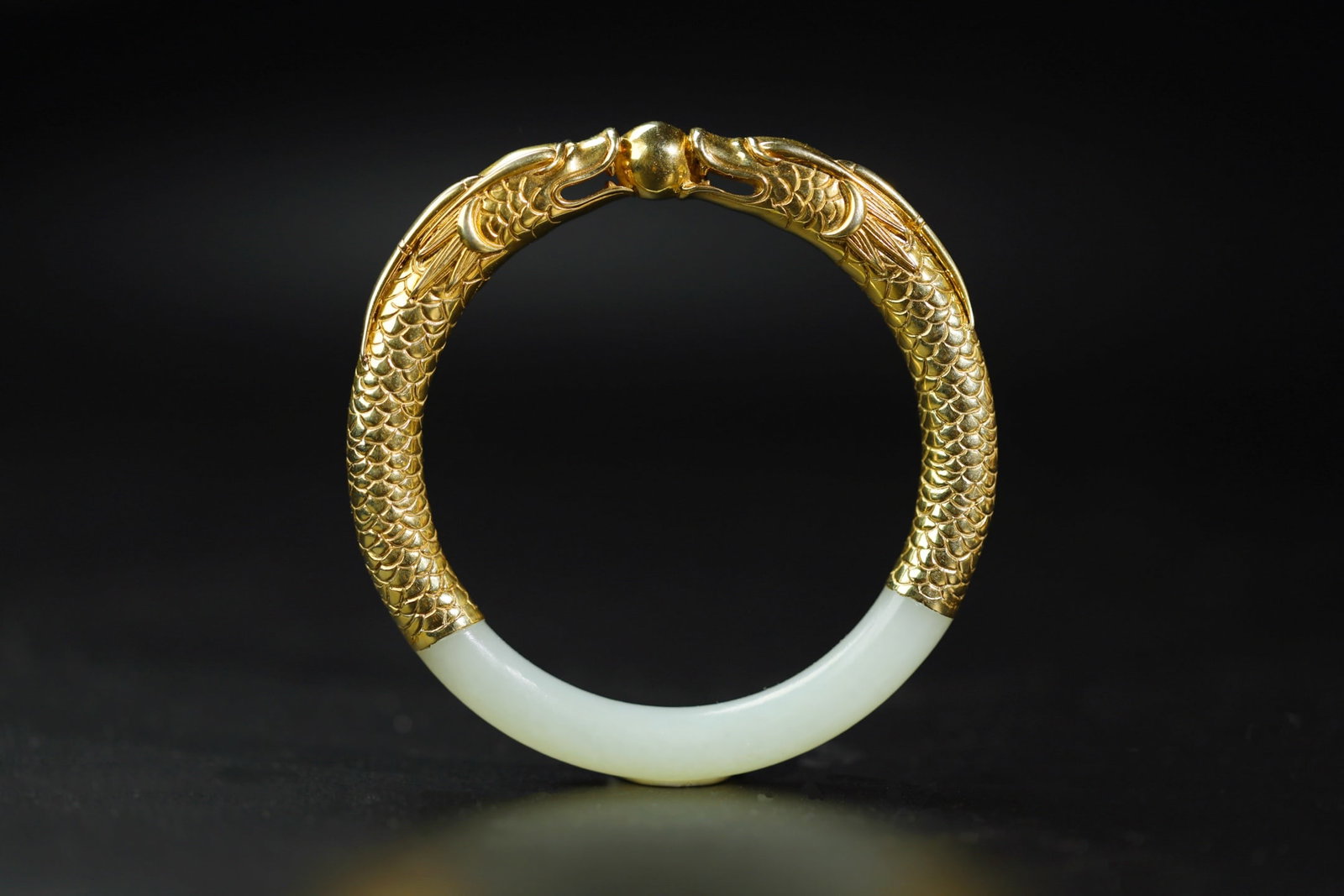 An Exquisite Gilt Silver Dragon Pattern Bracelets (1 of 11)