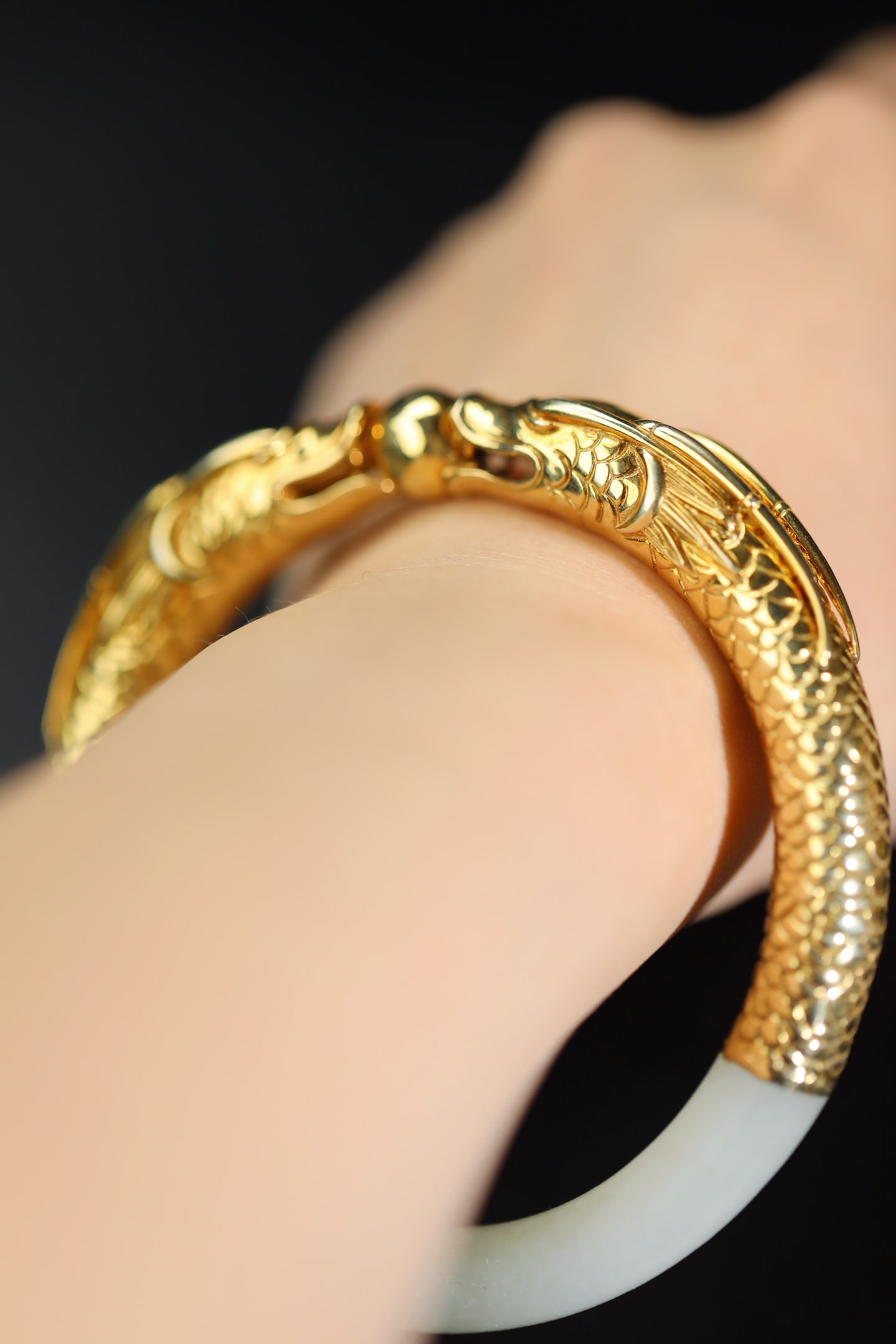 An Exquisite Gilt Silver Dragon Pattern Bracelets - 9