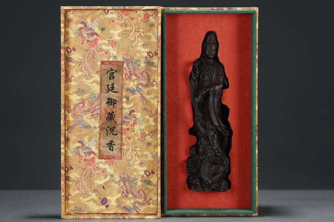 An Exquisite Eaglewood Statue of Avalokitesvara Ornament: An Exquisite Eaglewood Statue of Avalokitesvara Ornament Qing Dynasty, China Size:8.7cmx8cmx33cm (The Dimensions Of All Batches Are Manually Measured.If You Need More Detailed Information, Please Cont