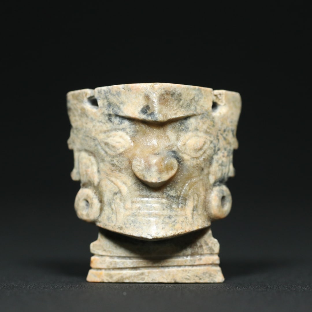 An Exquisite White Jade Pendant: An Exquisite White Jade Pendant Shi jia he Culture Size:3.6cmx3.3cmx1.7cm Weight:23g (The Dimensions Of All Batches Are Manually Measured.If You Need More Detailed Information, Please Contact Our Cust