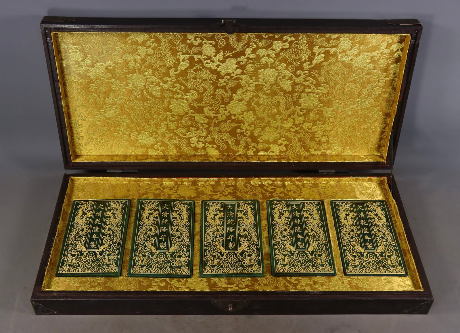 A Set of Fine Jasper Dragon Pattern with poem Ornament: A Set of Fine Jasper Dragon Pattern with poem Ornament Qing Dynasty, China Qianlong Six-character Mark Size:0.6cmx15cmx9cm Weight:1304g (The Dimensions Of All Batches Are Manually Measured.If You
