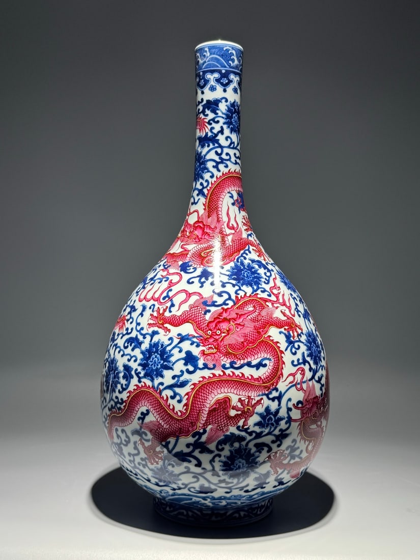 An Exquisite Blue and White Dragon Pattern Lotus Pattern Seawater Pattern Vase: An Exquisite Blue and White Dragon Pattern Lotus Pattern Seawater Pattern Vase Qing Dynasty, China Qianlong Six-character Mark Size:46cmx23cm (The Dimensions Of All Batches Are Manually Measured.If Yo