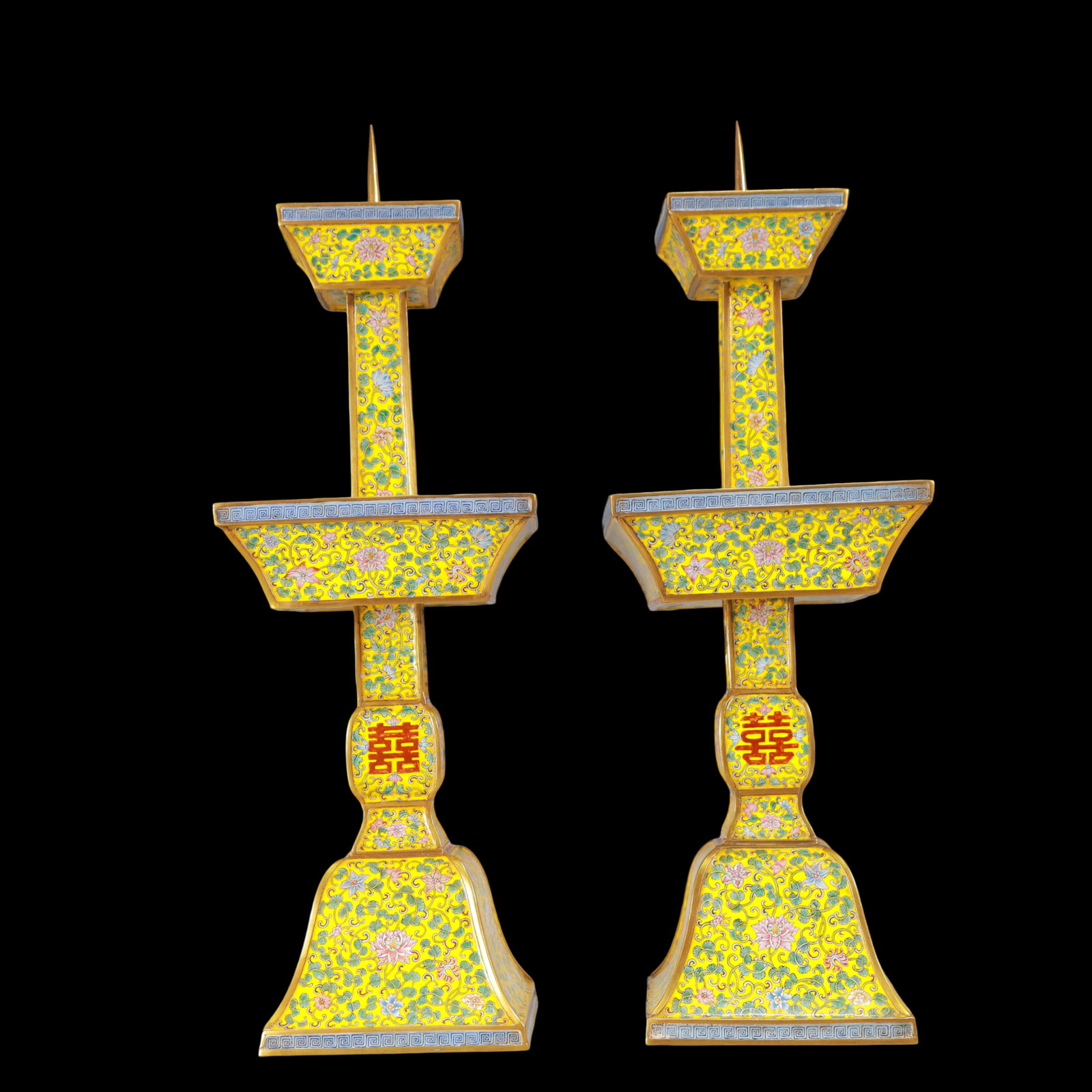 A Exquisite A pair of Coppery Enamel Lotus Pattern Candlestick: A Exquisite A pair of Coppery Enamel Lotus Pattern Candlestick Qing Dynasty, China Qianlong Four-character Mark Size:13cmx38cm Weight:2500g (The Dimensions Of All Batches Are Manually Measured.If You 